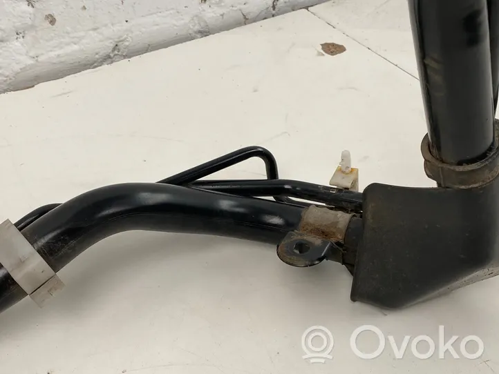 Toyota Auris E180 Tuyau de remplissage de réservoir de carburant 