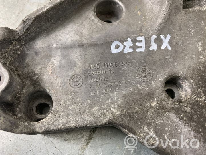 BMW X5 E70 Uchwyt / Mocowanie sprężarki klimatyzacji 64557799863