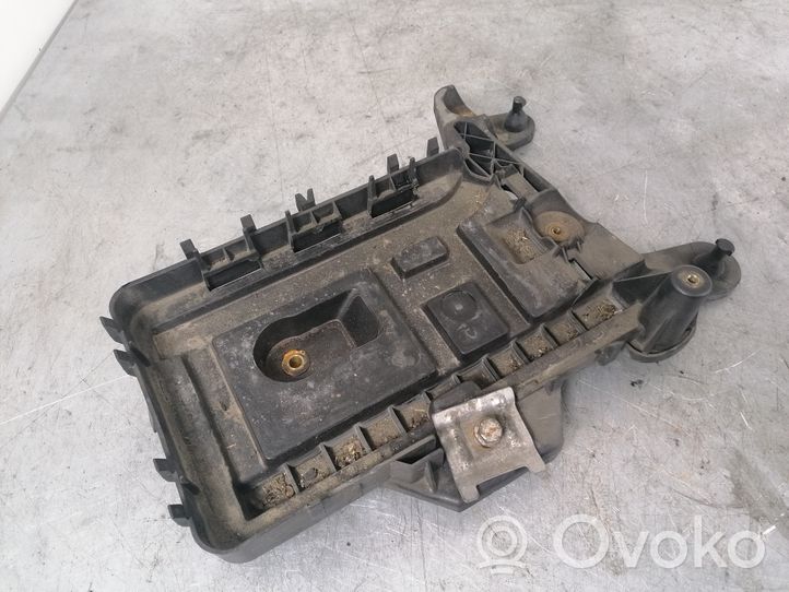 Volkswagen Tiguan Boîte de batterie 1K0915333C