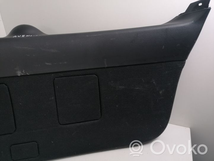 Toyota Avensis T250 Rivestimento portellone posteriore/bagagliaio 6775905010