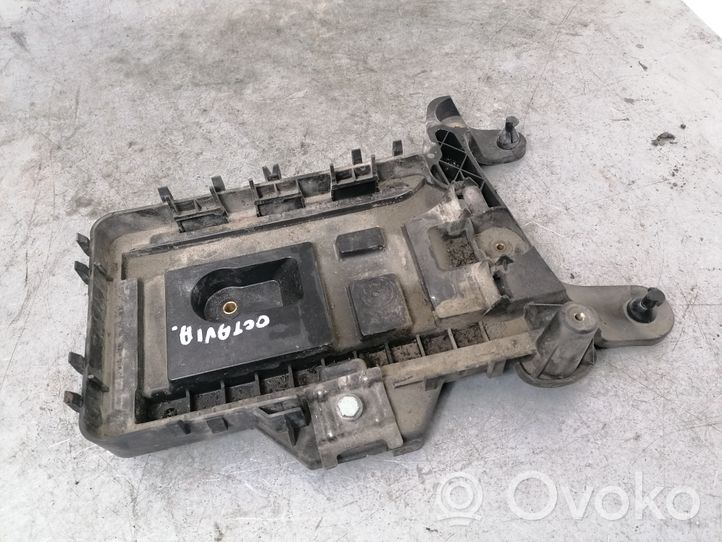 Skoda Octavia Mk2 (1Z) Półka akumulatora 1K0915333C