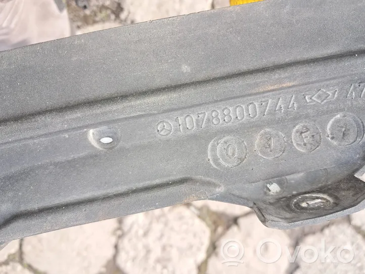 Mercedes-Benz SL R107 Modanatura separatore del paraurti anteriore 1078800644