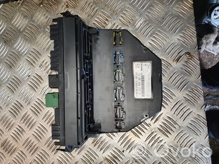 Mercedes-Benz E C207 W207 Module de fusibles A2129006012