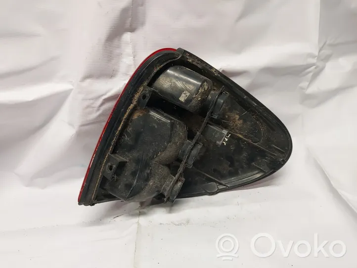 Dodge Caravan Lampa tylna 04857601