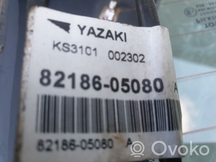 Toyota Avensis T250 Parabrezza posteriore/parabrezza 6813105