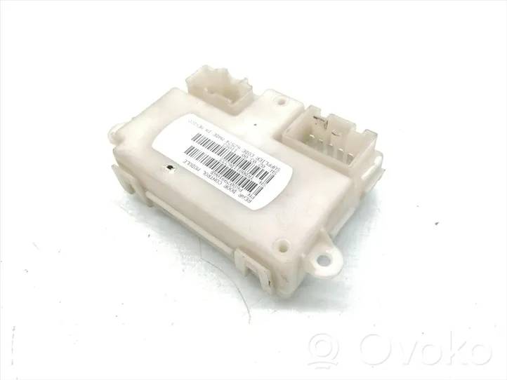 Chrysler Voyager Unité de commande module de porte P68079910AB