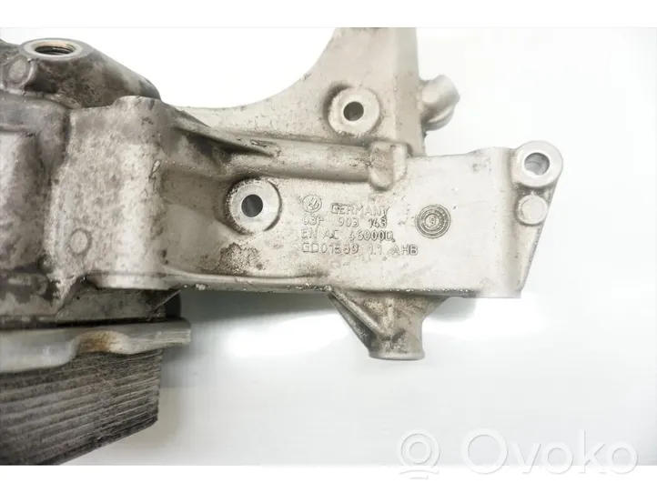 Volkswagen Polo V 6R Supporto di montaggio del filtro dell’olio 03F903143