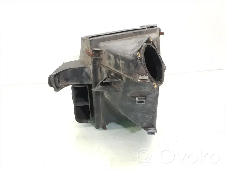 Volkswagen PASSAT B5 Caja del filtro de aire 058133843