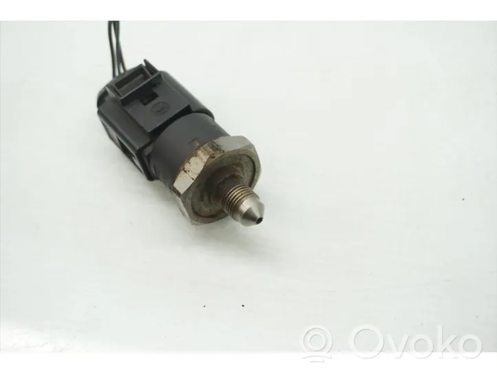 Audi A4 S4 B7 8E 8H Fuel pressure sensor 0261545008