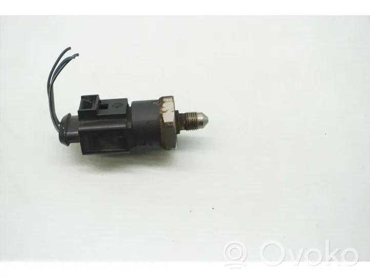 Audi A4 S4 B7 8E 8H Fuel pressure sensor 0261545008