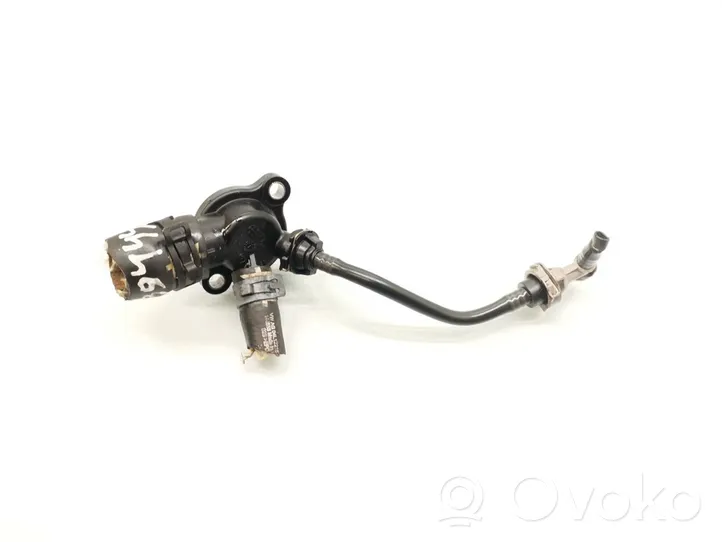 Audi A4 S4 B9 Termostat / Obudowa termostatu 04L121131AD