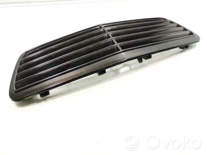 Mercedes-Benz CLK AMG A208 C208 Grille de calandre avant 2088800085