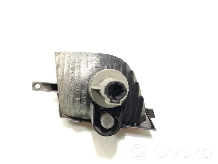 Nissan Micra C+C Indicatore di direzione anteriore 89027935