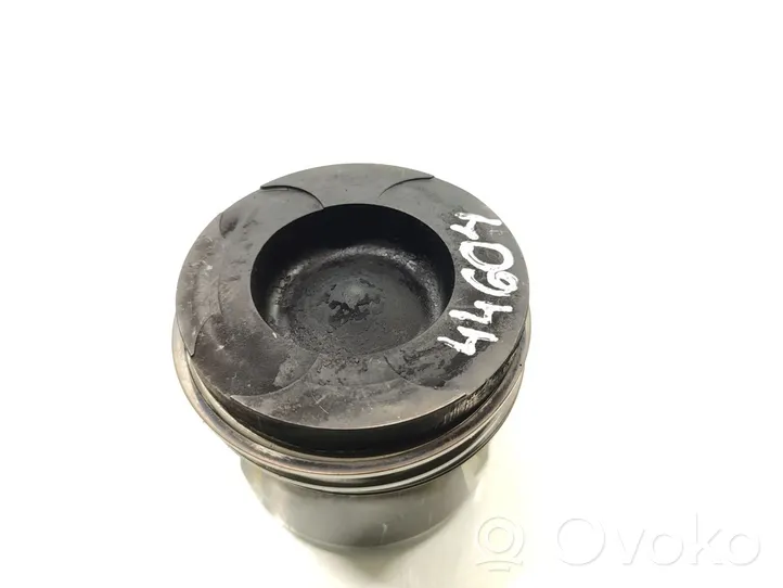 Nissan X-Trail T30 Piston 