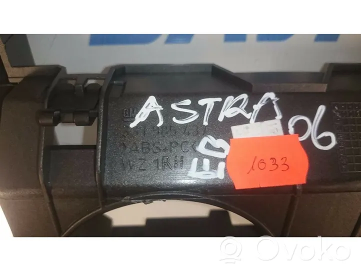 Opel Astra H Element deski rozdzielczej / środek 13141086