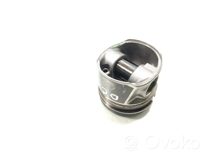 Volkswagen PASSAT B8 Piston 