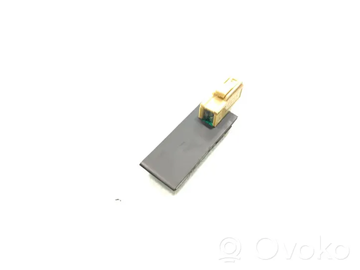 Audi A4 S4 B7 8E 8H Antenna bluetooth 8P0035503E