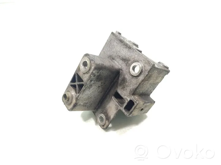 Audi A8 S8 D3 4E Supporto di montaggio della pompa del servosterzo 07D145879F