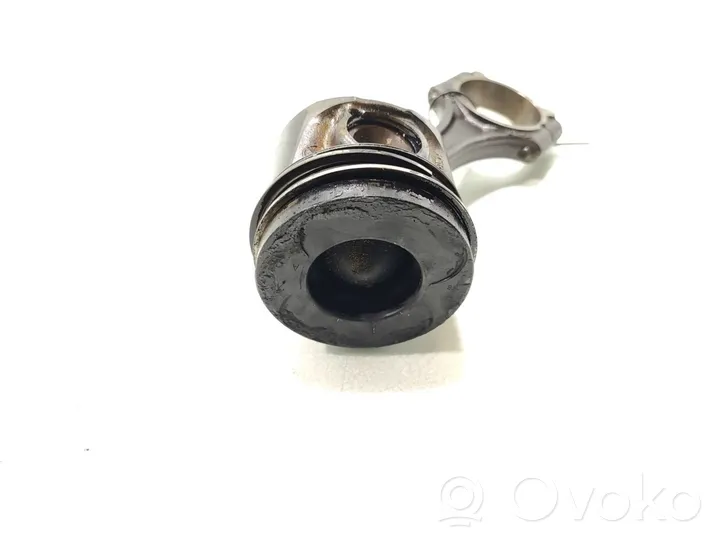 Mitsubishi Colt Piston avec bielle OM639.939