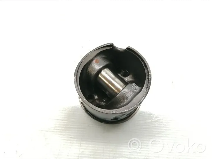 Opel Astra H Piston 