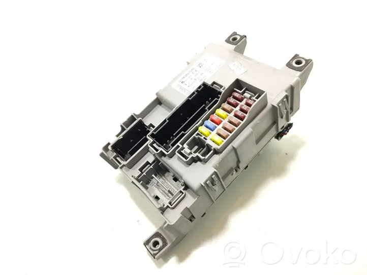 Peugeot Bipper Module de fusibles 01383881080