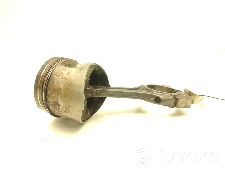 Mercedes-Benz W123 Piston avec bielle M102.920