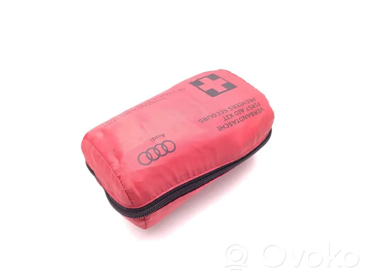 Audi A6 S6 C6 4F Ensiapupakkaus 8F0860282D