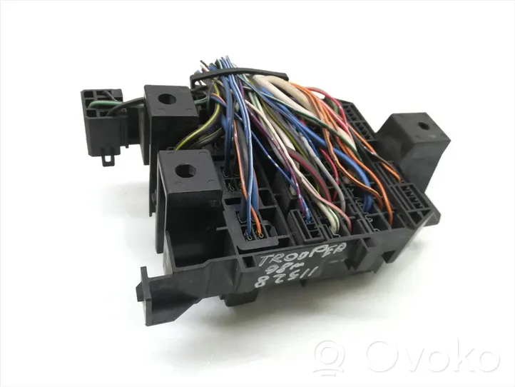 Isuzu Trooper Module de fusibles 7154-1352