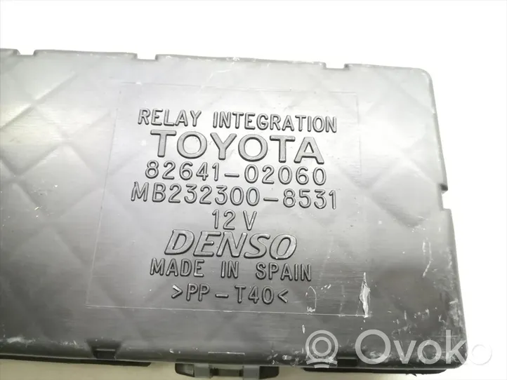 Toyota Corolla E120 E130 Module de fusibles 82641-02060