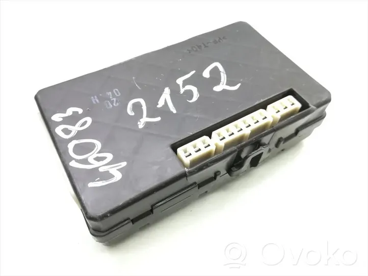 Toyota Corolla E120 E130 Module de fusibles 82641-02060