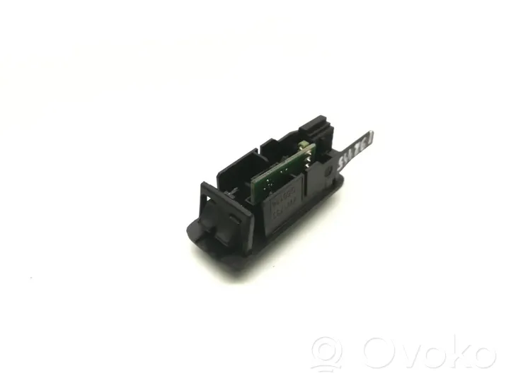 Volkswagen Touareg I Câble adaptateur AUX 1K0035724