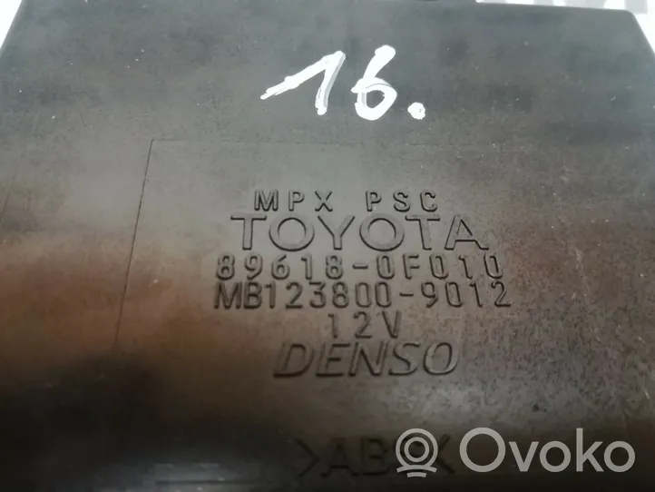 Toyota Corolla E120 E130 Moduł / Sterownik komfortu 89618-0F010