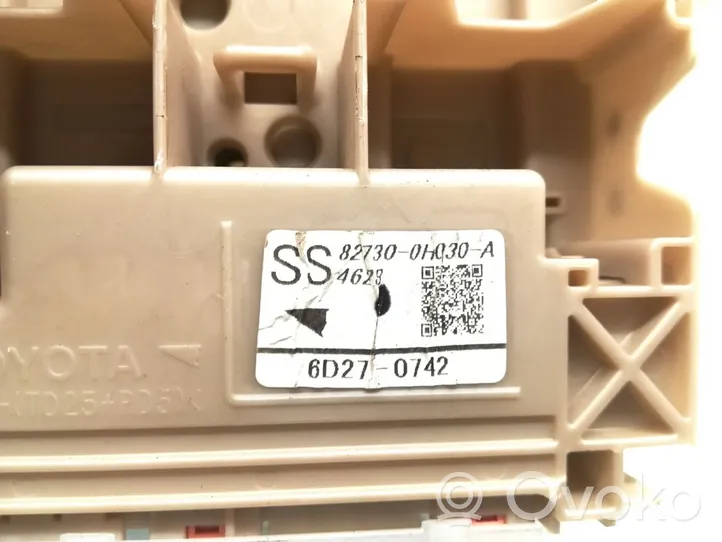 Toyota Aygo AB40 Skrzynka bezpieczników / Komplet 82730-0H030-A