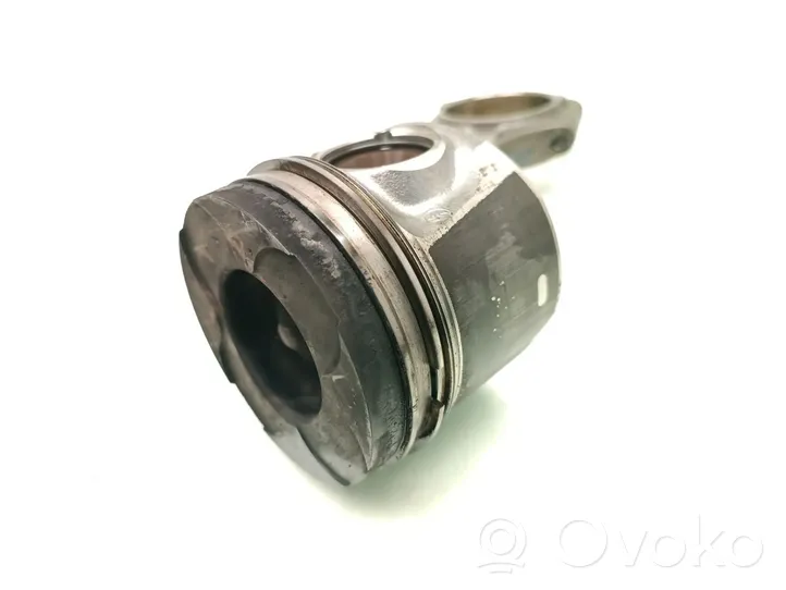 Volvo V40 Piston avec bielle 