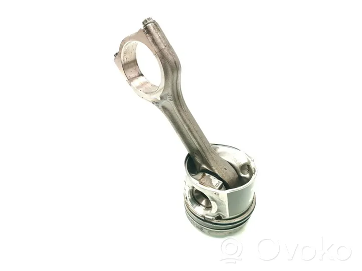 Ford Fiesta Piston avec bielle 