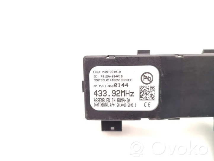 Opel Astra J Door central lock control unit/module 13500144