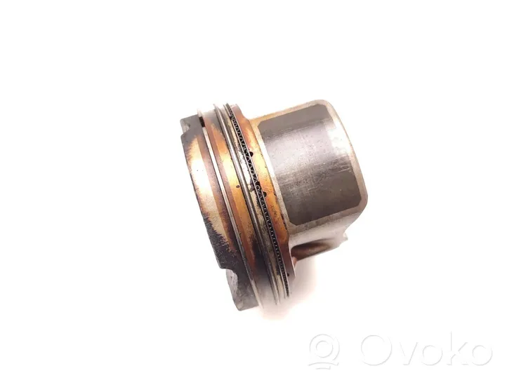 Opel Zafira B Piston A16XER