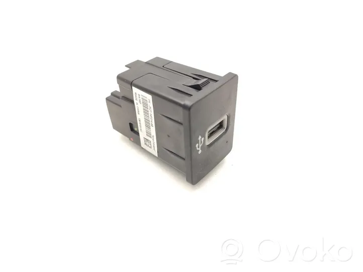 Ford Courier USB-pistokeliitin JK2T-14F014-AB