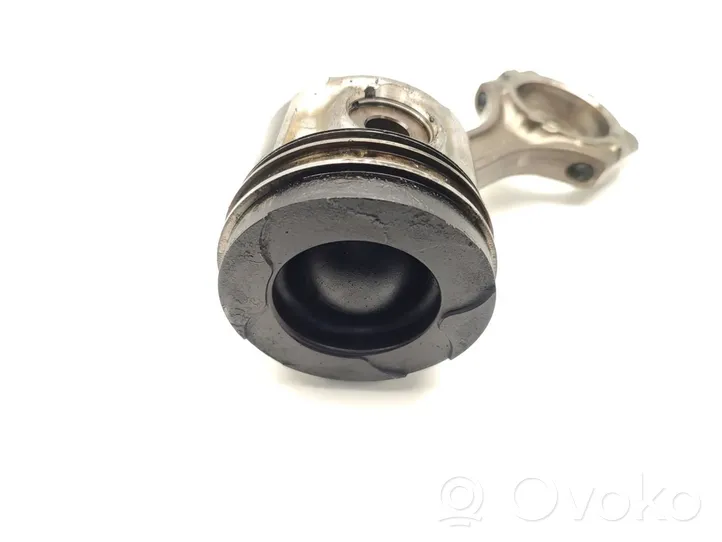 Toyota Avensis T270 Piston avec bielle 2AD-FTV