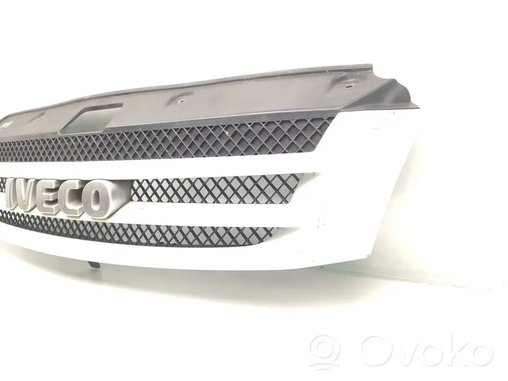 Iveco Daily 35 - 40.10 Grille calandre supérieure de pare-chocs avant 3802801