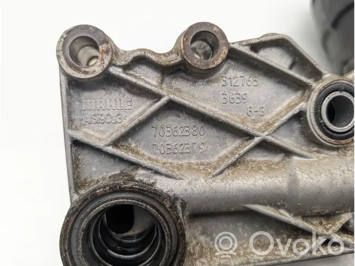 Mercedes-Benz E AMG W212 Supporto di montaggio del filtro dell’olio 70362380