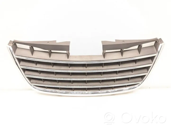 Chrysler Voyager Grille calandre supérieure de pare-chocs avant 05113127AA