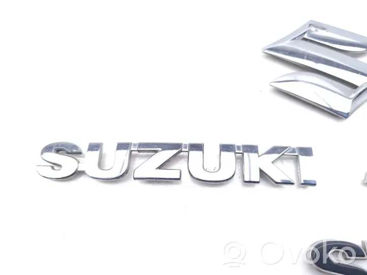 Suzuki Swift Logo, emblème de fabricant 77831-68L00