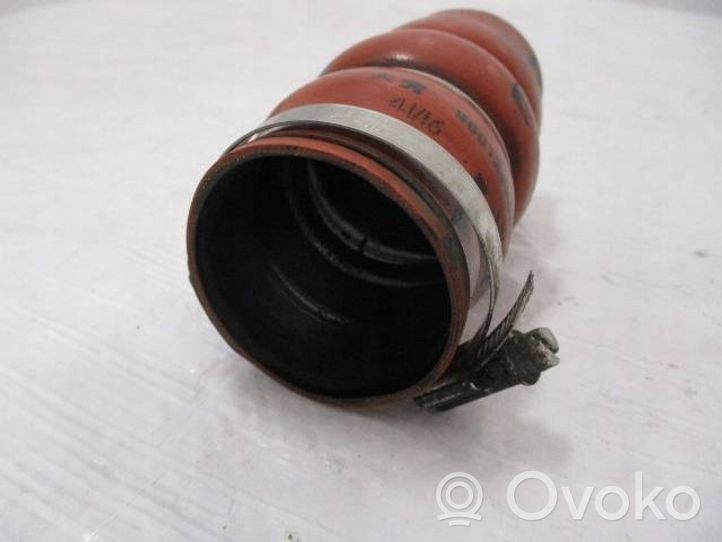 Citroen C3 Aircross Tube d'admission de tuyau de refroidisseur intermédiaire 9801280580