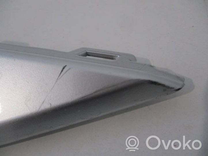 Peugeot 208 Moulure de pare-chocs avant 9831701680