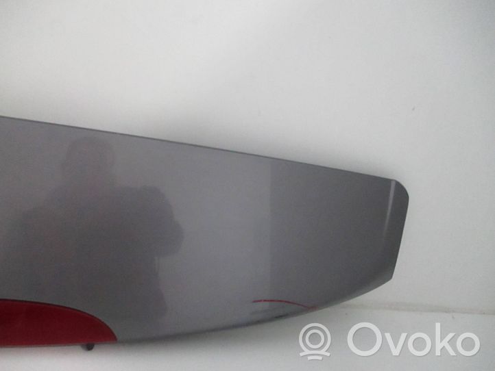 Renault Clio III Becquet de lunette arrière 8200883036