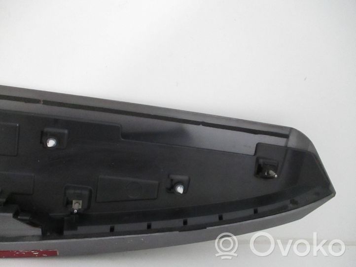 Renault Clio III Becquet de lunette arrière 8200883036