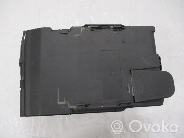 Opel Crossland X Boîte de batterie 9801801880