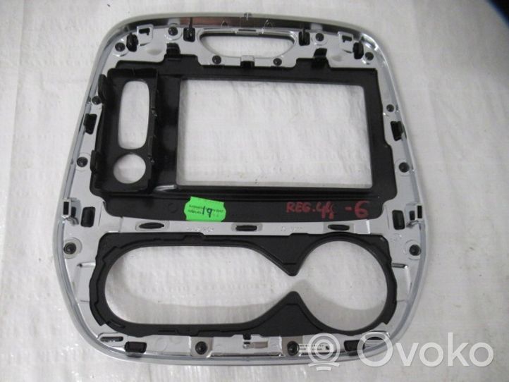 Renault Captur Mascherina unità principale autoradio/GPS 682701605R