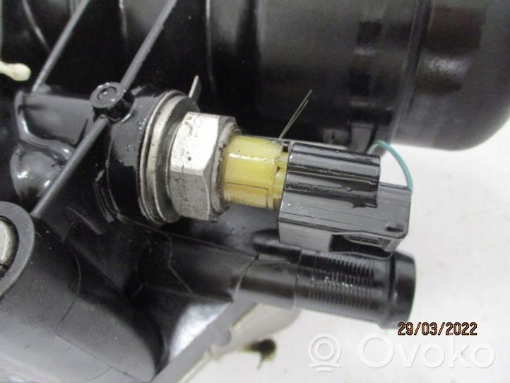 Nissan X-Trail T31 Supporto di montaggio del filtro dell’olio 152085948R